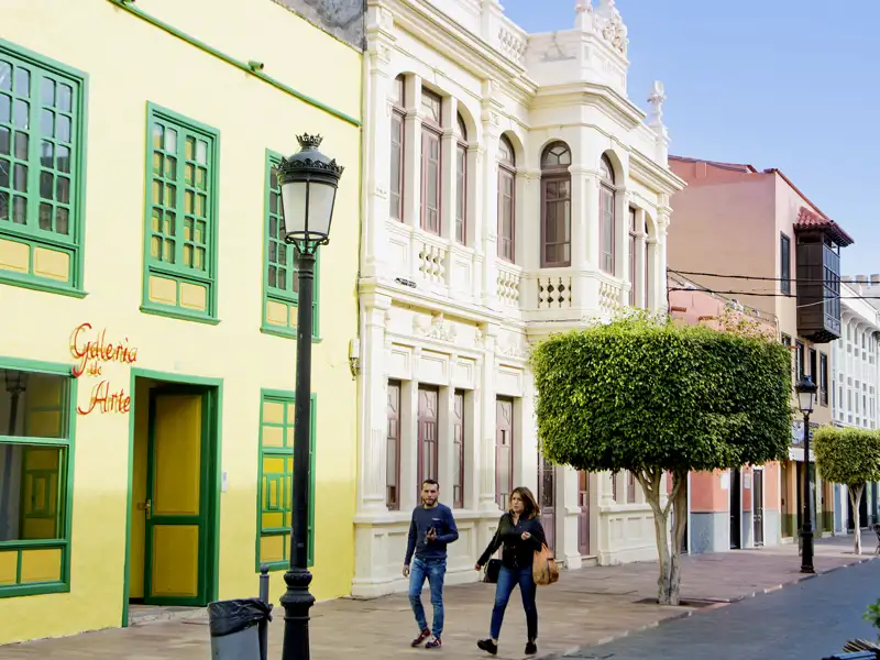 Auf der smart & small-Reise auf die Kanaren verbringen wir drei Nächte im Parador auf La Gomera, der auf einem Fels über dem Hafen von San Sebastián thront. Umgeben von atemberaubender Aussicht und entspannter Inselatmosphäre erleben wir hier einen unvergesslichen Aufenthalt.