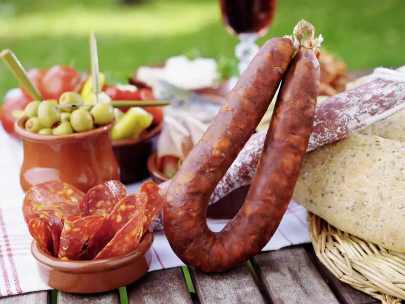 Während Ihrer Rundreise durch Kastilien und die Extremadura bleibt immer wieder Zeit, regionale Spezialitäten zu probieren – ob in landestypischen Lokalen oder bei einem liebevoll vorbereiteten Picknick, das Ihr Reiseleiter für Sie organisiert.