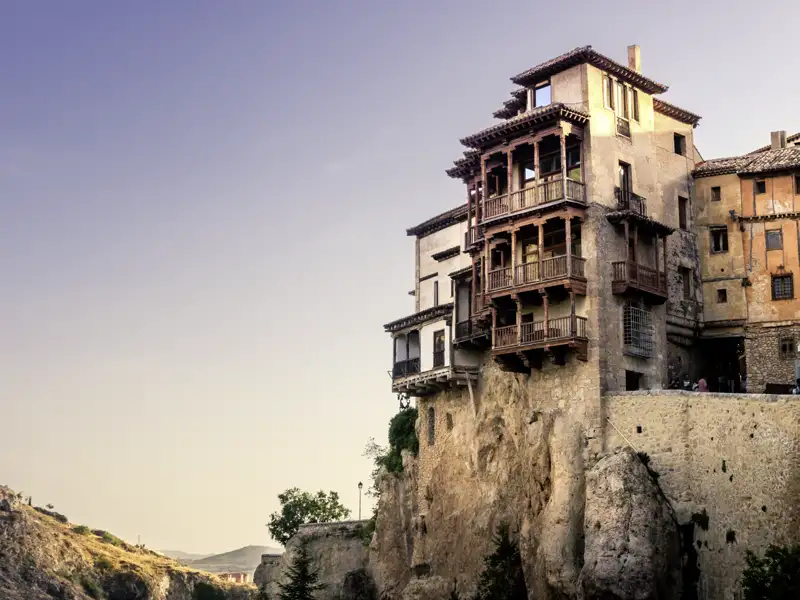 In kleiner Gruppe unterwegs im Herzen Spaniens. Unser Quartier in Cuenca, der Parador in historischem Gemäuer, liegt den Casas Colgadas, den "hängenden Häusern", genau gegenüber. Beste Aussichten!