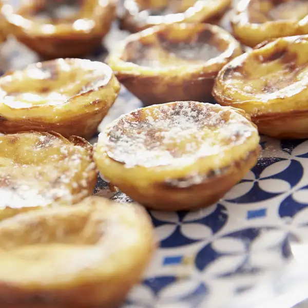 Auf unserer Rundreise durch Portugal dürfen Köstlichkeiten der portugiesischen Patisserien wie Pasteis de Nata auf keinen Fall fehlen!