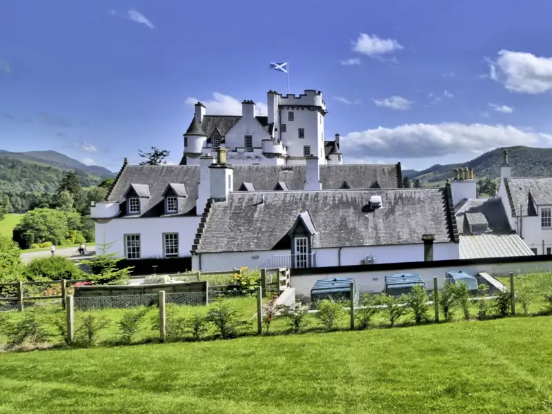 Auf unserer Gruppenreise nach Schottland besuchen wir Blair Castle.