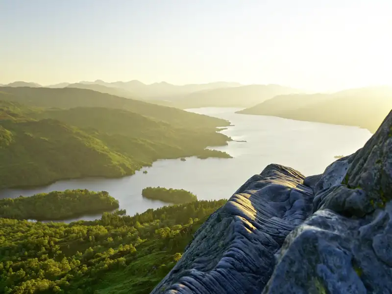 Auf unserer smart&small-Rundreise in kleiner Gruppe durch Schottland kommen wir auch durch den schönen Loch-Lomond- und Trossachs-Nationalpark.