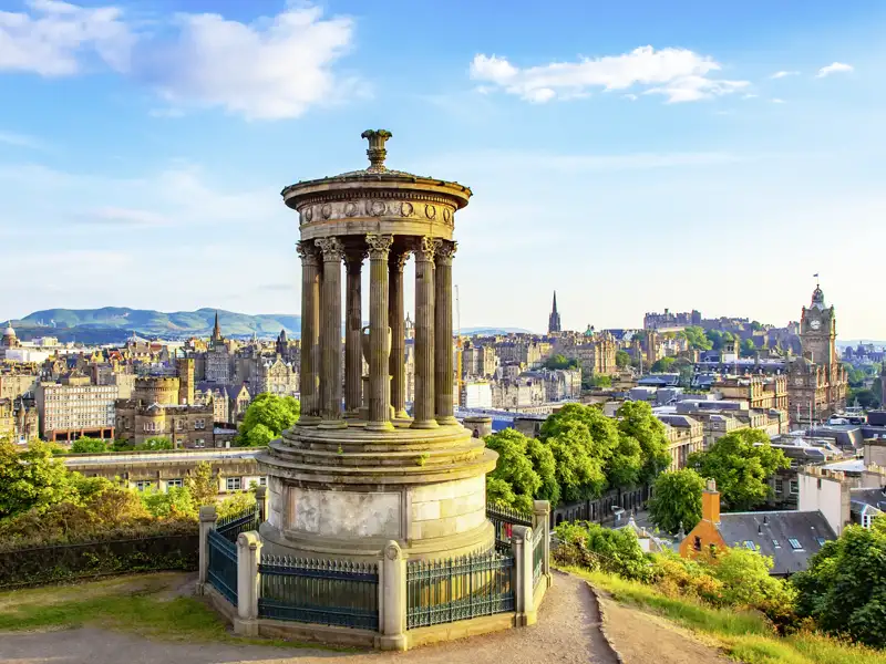 Auf unserer Gruppenreise nach Schottland erkunden wir auch die Altstadt von Edinburgh.