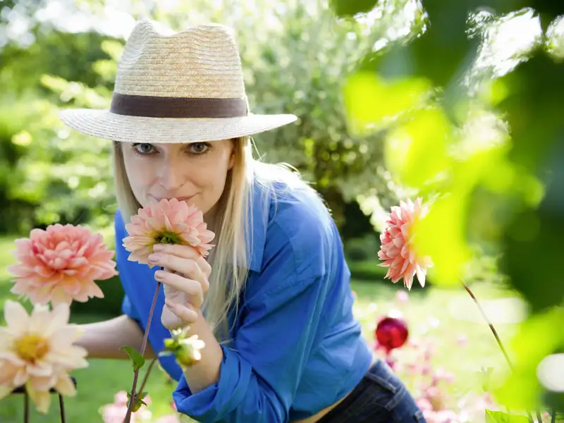 Auf unserer Gruppenreise nach Südengland besuchen wir auch schöne Gärten und können dort an den Blüten schnuppern.