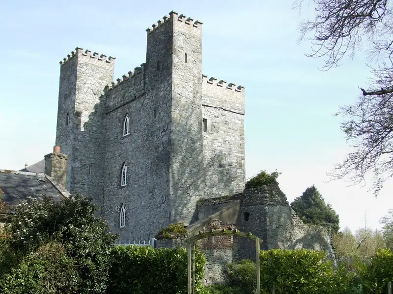 Auf unserer Irland-Rundreise in kleiner Gruppe wohnen wir in Straffen herrschaftlich im Barberstown Castle. Die ältesten Teile des Gebäudes stammen noch aus dem Mittelalter.