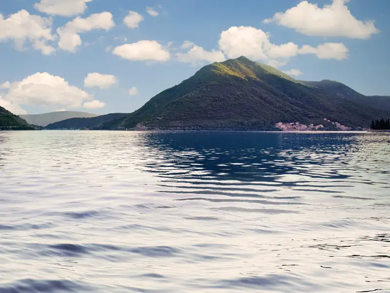 In Montenegro spielt – neben kulturellen Highlights –die Landschaft eine Hauptrolle: Uns erwarten tiefe Schluchten, klare Gletscherseen und wilde Fjordlandschaften.