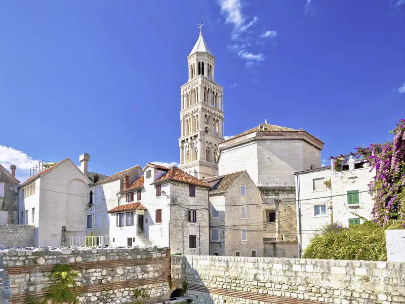 Split mit seinem malerischen Gassengewirr, dem Diokletian-Palast und der Kathedrale ist eine Station auf unserer Rundreise durch Kroatien.