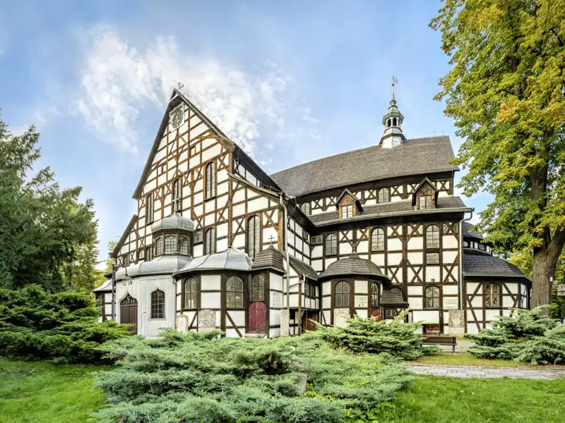 Auf unserer neuntägigen smart&small-Reise durch den Süden Polens besuchen wir auch die Friedenskirche in Swidnica (Schweidnitz) - Fachwerkhaus von außen, barocker Prunkt im Inneren.