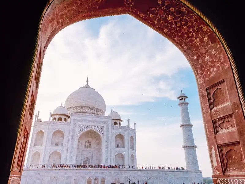 Auf unserer Studienreise durch Rajasthan sehen wir zum wortwörtlich krönenden Abschluss das Taj Mahal in Agra, Uttar Pradesh.