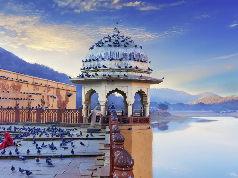 Auf unserer Rajasthanreise zum Kennenlernen besuchen wir das Fort Amber nahe Jaipur. Eine der beliebteseten Sehenswürdigkeiten für Studiosus-Gäste.