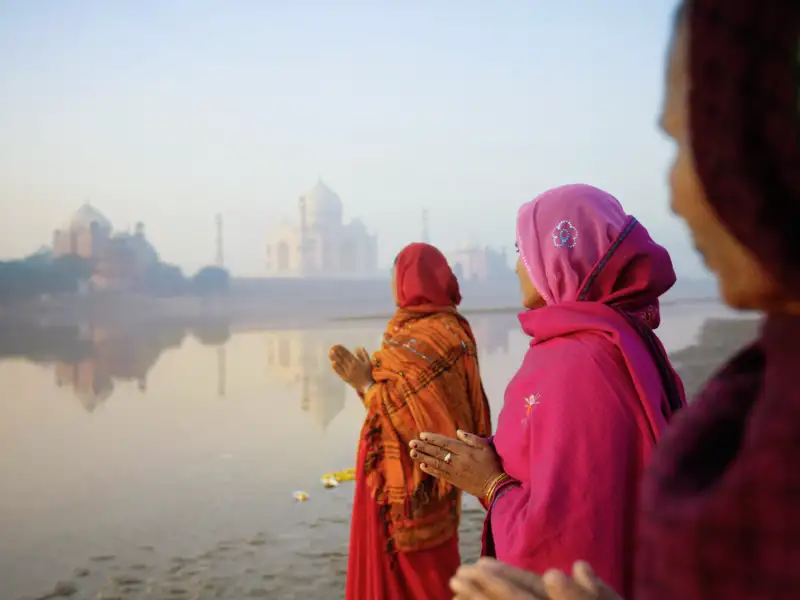 Auf unserer Rajasthanreise zum Kennenlernen besuchen wir das Taj Mahal in Agra.