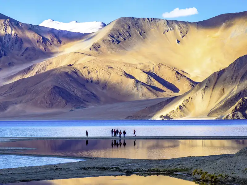 Eines unserer Ziele auf unserer Studiosus-Expeditionsreise ist der magisch schöne Pagong-See im Himalaya auf über 4000 m Höhe.