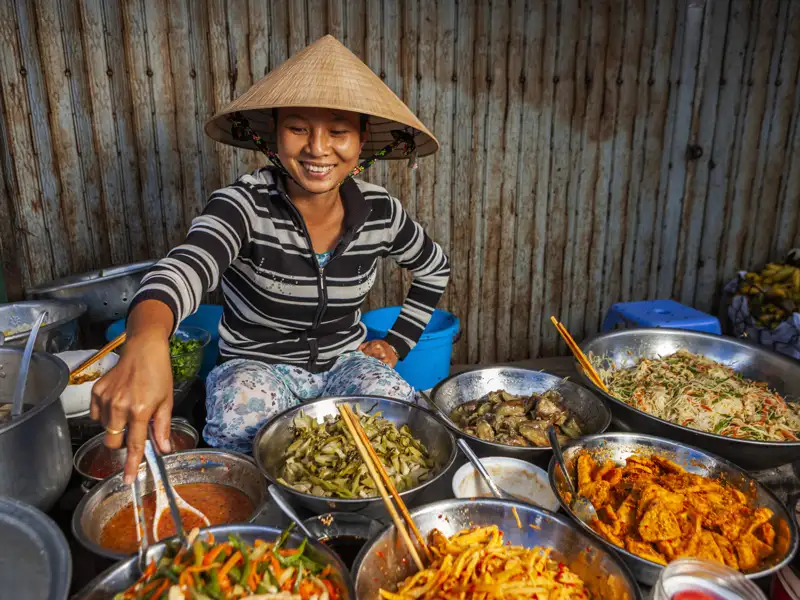 Auf unserer Studienreise durch Vietnam kosten wir die würzige Küche Südostasiens