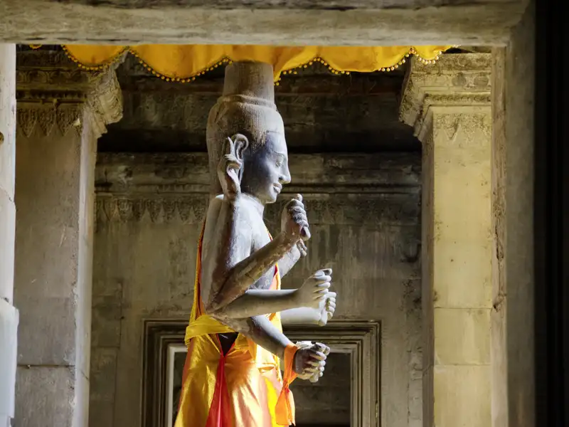 Auf unserer Reise durch Kambodscha und Laos begegnen uns viele Gottheiten