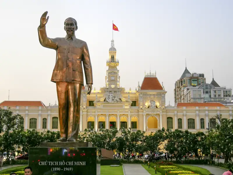 Der Volksheld Ho Chi Minh begegnet uns auf der Reise durch indochina nicht nur im vietnamesischen Saigon