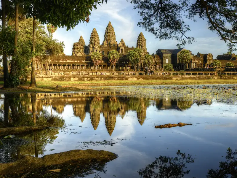 Auf unserer Studienreise durch Vietnam und Kambodscha besuchen wir die wichtigsten Höhepunkte der Region, wie zum Beispiel die riesige Tempelanlage von Angkor Wat.