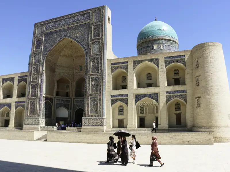 Auf unserer großen Usbekistanreise besuchen wir zahlreiche  Moscheen und Koranschulen in Taschkent, in Buchara, in Chiwa und Samarkand.