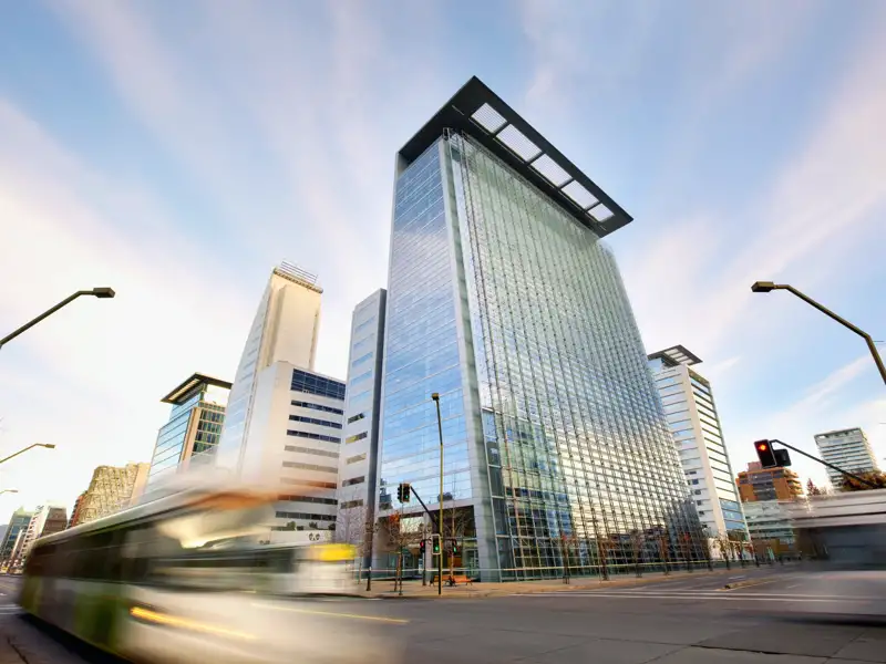 Kontrastprogramm auf unserer Studiosus-Reise durch Chile, Bolivien und Peru: Neben einzigartiger Natur erwartet Sie auch modernes Großstadtleben.