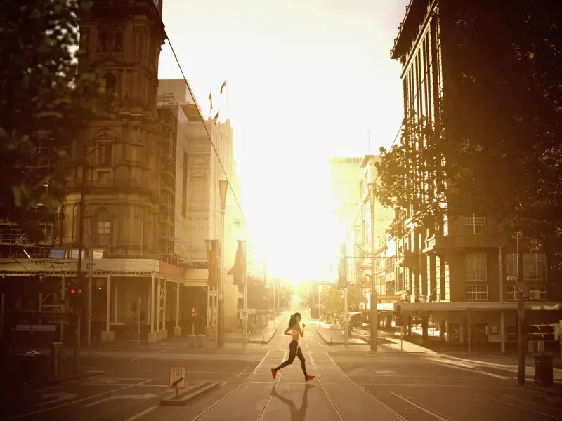 Auf unserer Australien-Neuseeland-Kombinationsreise machen wir Station in Melbourne. Wenn Sie Frühaufsteher/in und Jogger/in sind, können Sie in einer der lebenswertesten Städte der Welt eine Runde drehen.