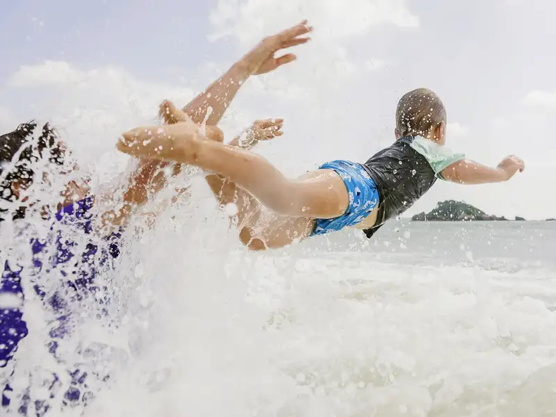 Spaß am Strand darf auch nicht fehlen auf unserer neuntägigen Familienreise Sri Lanka - Elefantenherden und Affenbanden.