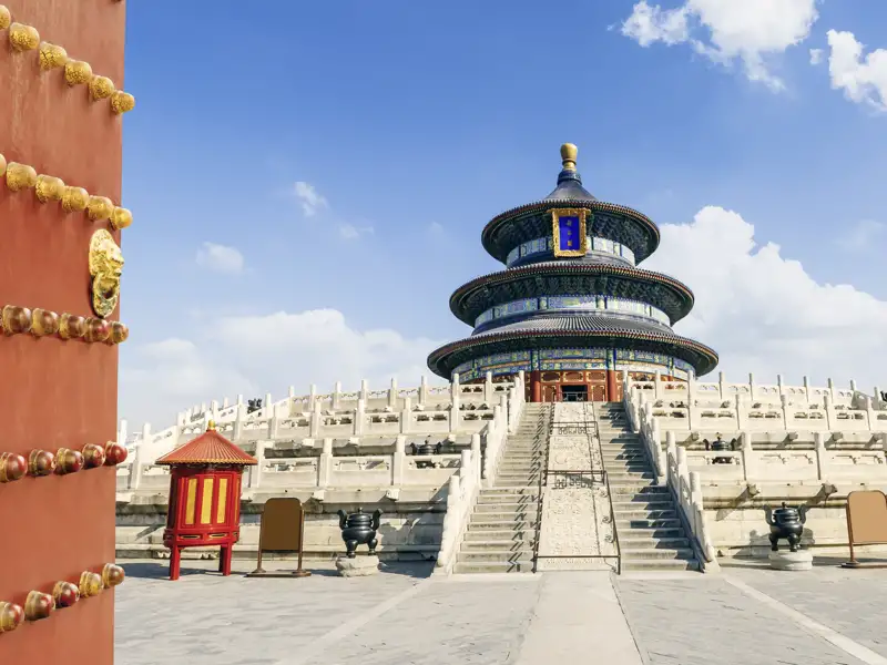 Wir besuchen bei unserer Familienreise von Studiosus nach China den Himmelstempel (UNESCO-Welterbe) in Beijng. Ein ruhiger Ort in dieser Wahnsinnsstadt.