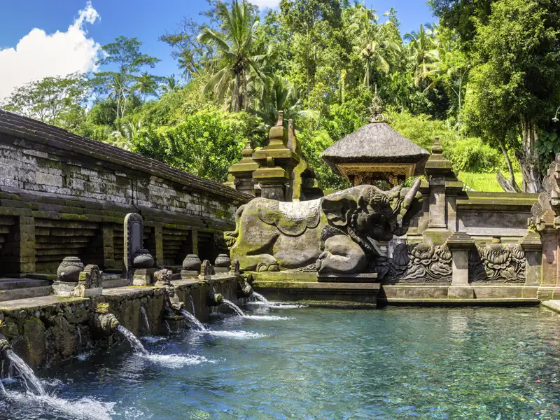 Auf Ihrer Studienreise durch Indonesien besuchen Sie auf Bali die heiligen Quellen von Tirta Empul.