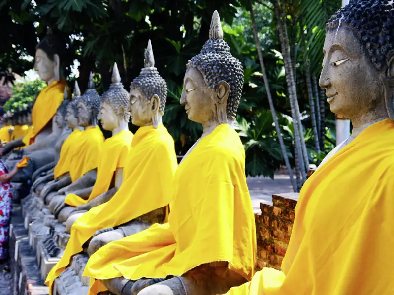 Thailand ist ein buddhistisches Land. Auf unserer Studienreise sehen wir immer wieder Statuen des Buddha.