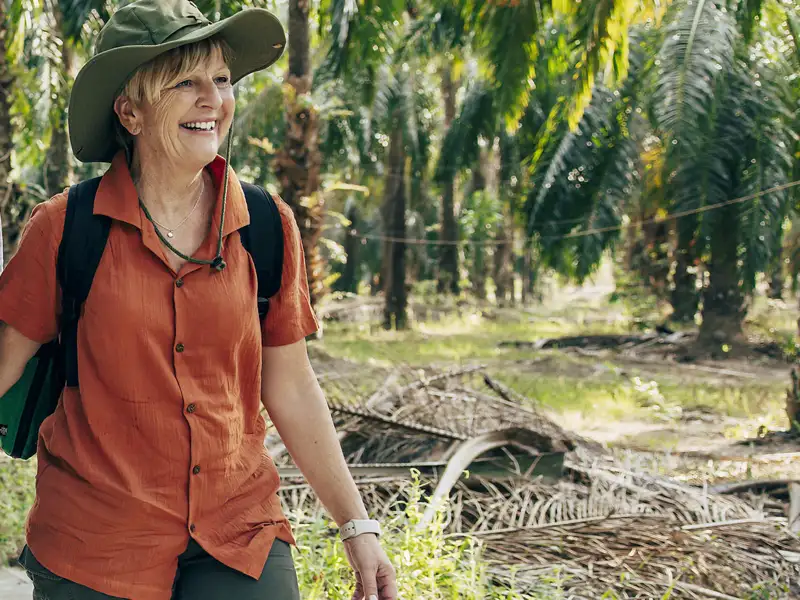 Die Studienreise nach Thailand führt auch in den Regenwald, wo spannende Erlebnisse warten.