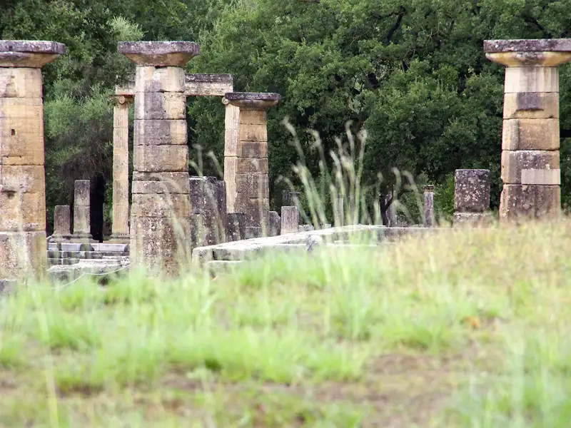 Auf unserer Studienreise durch Griechenland besuchen wir auf dem Peloponnes auch die Ausgrabungsstätte Olympia.