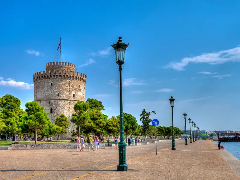 Der Weiße Turm in Thessaloniki ist eine der Sehenswürdigkeiten, die Sie bei dieser zehntägigen Studienreise durch Nordgriechenland in der Gruppe erkunden.