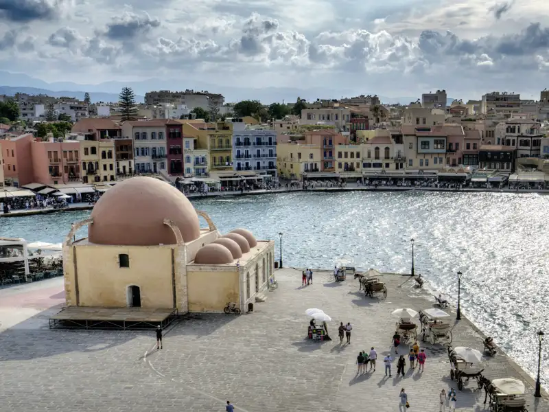Auf unserer Studienreise nach Kreta nehmen wir uns Zeit, die malerische Hafenstadt Chania mit ihrem venezianischen Charme zu entdecken.