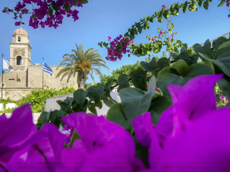 Auf unserer Studienreise durch Kreta besuchen wir auch das einsame Kloster Toplou und genießen die besondere Atmosphäre.