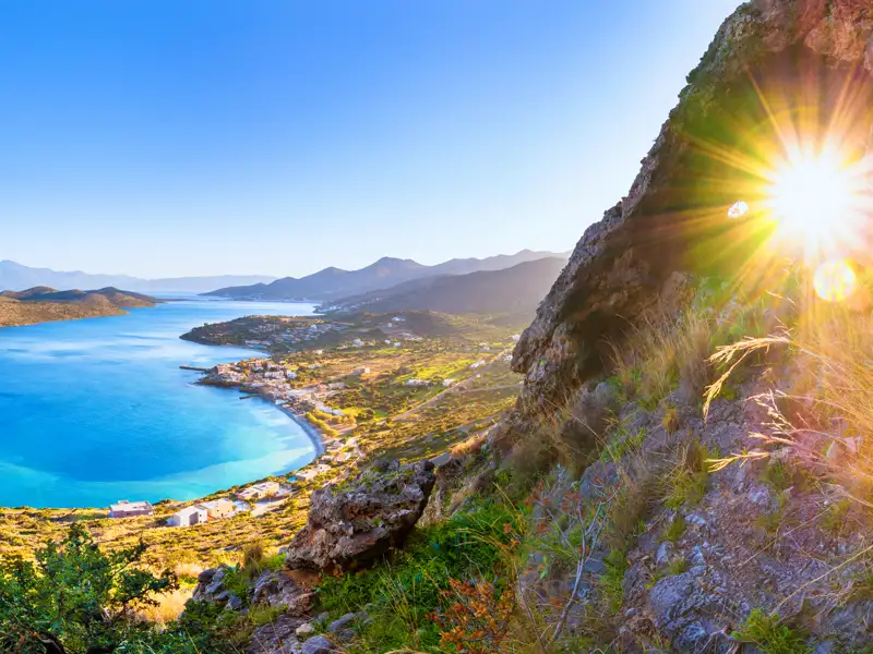 Auf unserer Wanderreise auf Kreta haben wir ausreichend Gelegenheiten, die herrliche Natur der Insel aktiv zu genießen. Rund um Elounda wandern wir auf einem alten Eselspfad mit Blick auf Spinalonga.