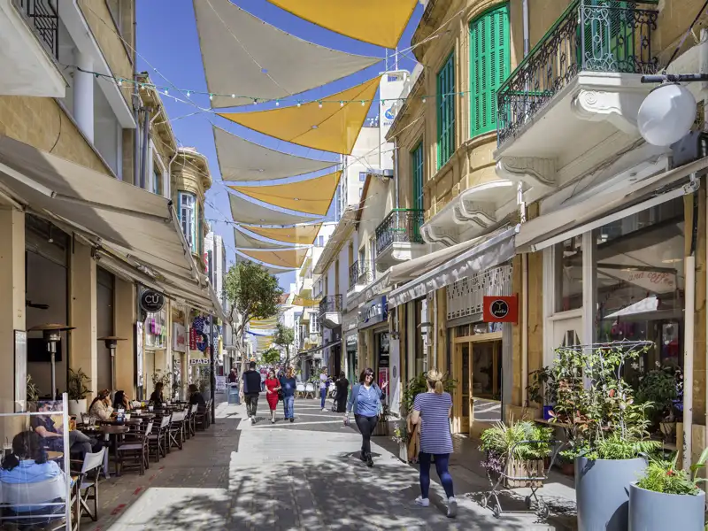 Auf unserer zehntägigen Studienreise durch Zypern lernen wir auch Nikosia kennen und spazieren duch die Altstadt.