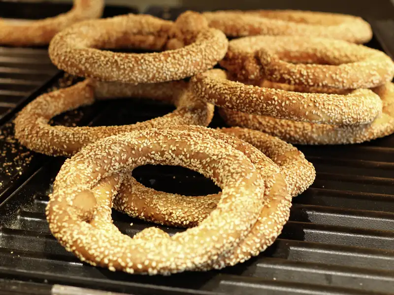 Probieren Sie dieser Rundreise durch das zweigeteilte Zypern die leckeren Sesamkringel! Der orientalische Einfluss macht sich vor allem in Nordzypern bemerkbar.