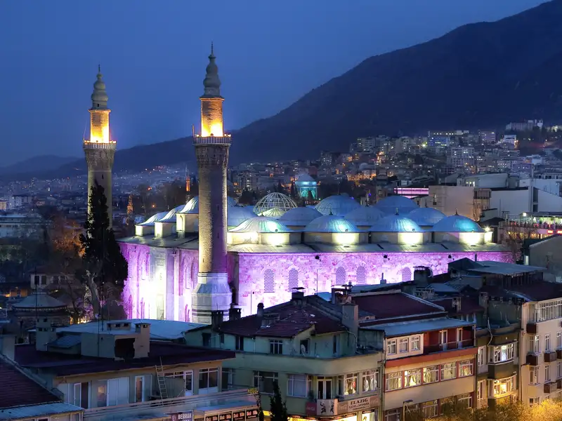 Eine Station unserer neuntägigen Studienreise durch die Westtürkei ist die frühere osmanische Hauptstadt Bursa - mit ihren beeindruckenden Moscheen.