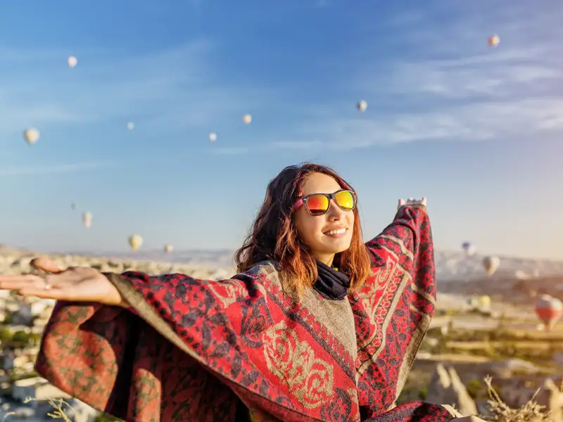 Für unsere Reise ins Märchenland der Feenkamine können Sie einen frühmorgendlichen Ausflug zubuchen: Mit dem Heißluftballon geht es hoch über das Traumland Kappadokien.