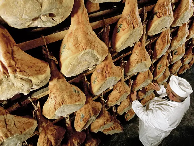 Auf unserer achttägigen Studienreise ins Friaul und nach Triest kosten wir unter anderem natürlich den berühmten Schinken aus San Daniele.