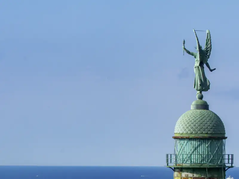 Der Leuchtturm Faro della Vittoria in Triest. Beim Rundgang durch die Stadt lassen wir uns auf unserer Rundrreise vom Habsburgererbe und dem italienischen Flair verzaubern.