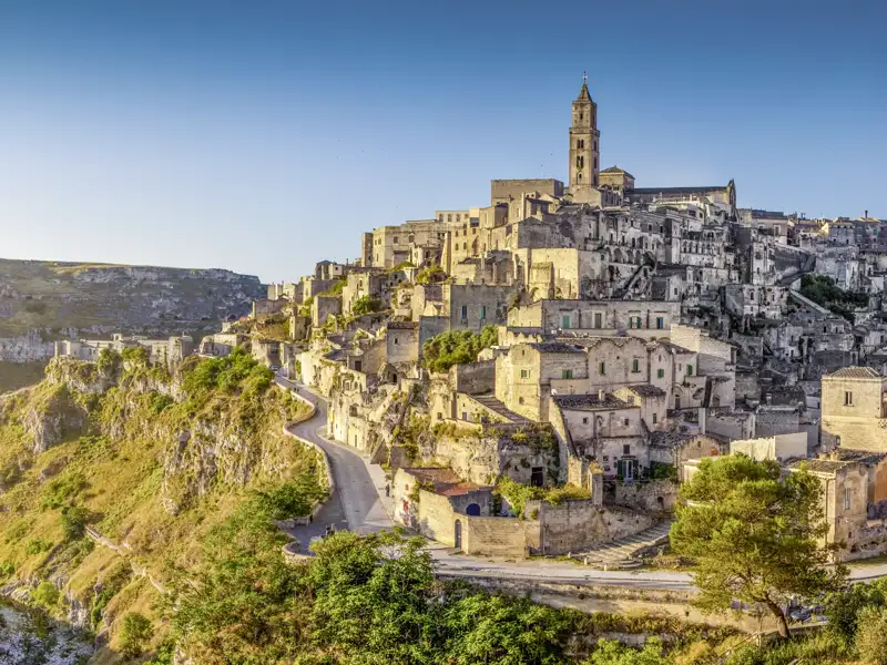 Auf unserer Rundreise durch Apulien und die Basilikate besuchen wir auch die malerische Felsenstadt Matera mit ihren weltberühmten Höhlensiedlungen, den Sassi (UNESCO-Welterbe).