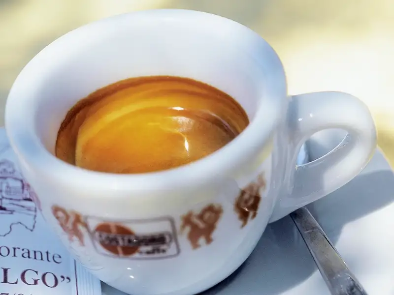 Auf unserer Studienreise zu den Höhepunkten Sardiniens darf natürlich eine Pause mit herrlich cremigem Espresso nicht fehlen!