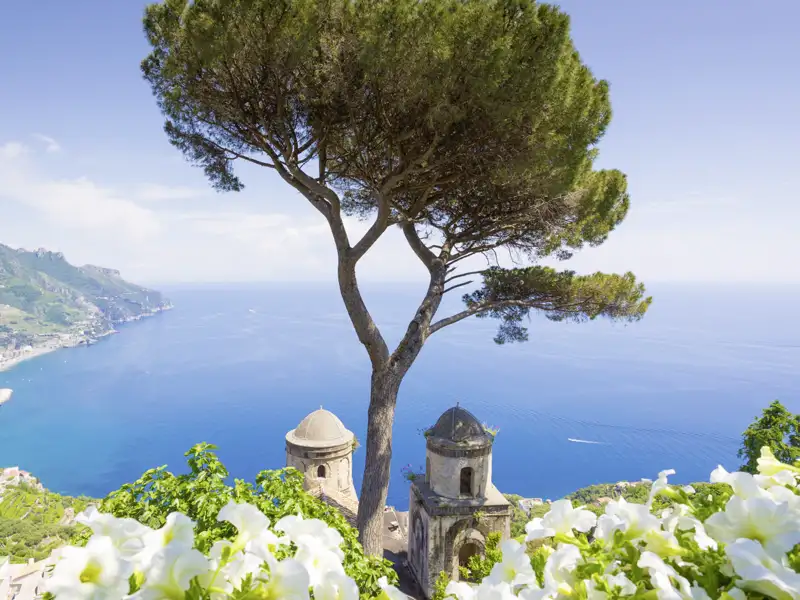 Auf zur herrlichen Amalfiküste! Auf unzähligen Kurven winden wir uns nach Ravello, Im Garten der Villa Rufolo fand Richard Wagner Inspiration zu seiner Oper "Parsifal".