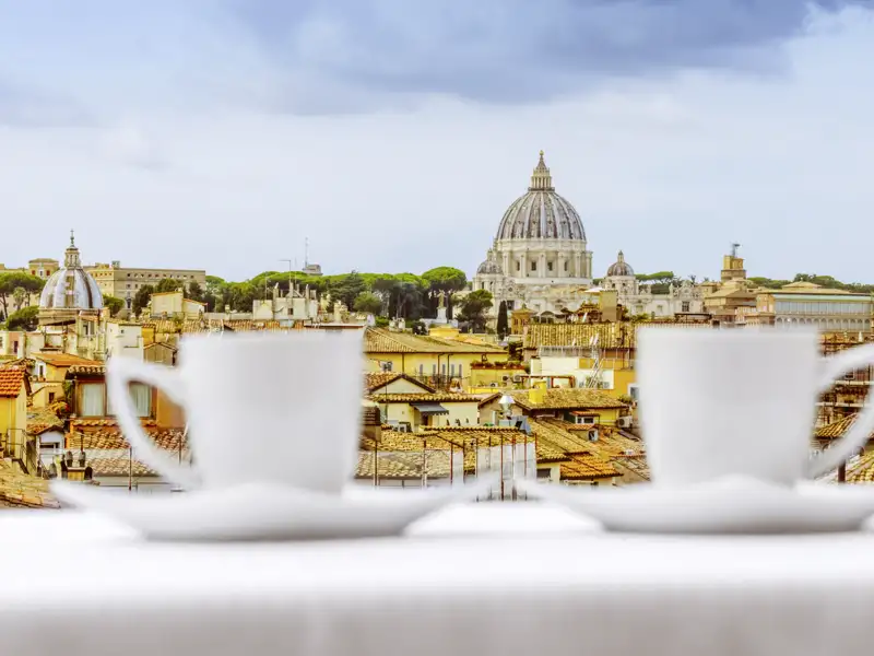 Zu einer Städtereise mit Studiosus gehören auch die Momente, in denen wir den Ort auf uns wirken lassen – und zum Beispiel den Blick über die Dächer der Stadt schweifen lassen können.