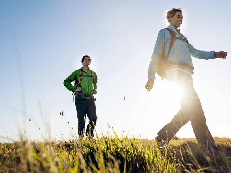 Unbeschwerte Wanderfreuden erleben Sie auf unserer neuntägigen Wanderreise Toskana – Wandern zwischen Pinien und Zypressen.
