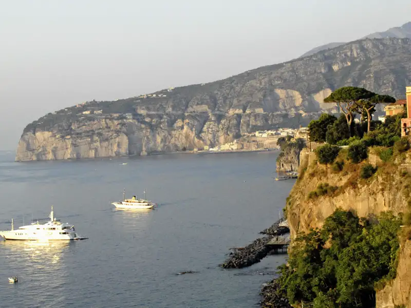 Auf unserer Reise an den Golf von Neapel lassen viele Ausblicke und Erlebnisse unsere Herzen höher schlagen.