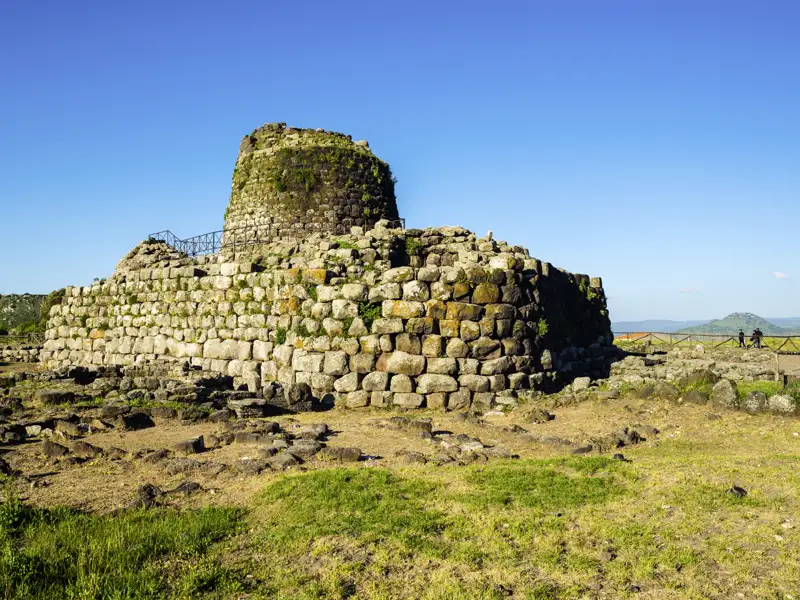 Ein außergewöhnliches Monument ist die "Königin der Nuraghen" in Santu Antine - bautechnisch so wenig nachvollziehbar wie die Pyramiden. Dieses Highlight lassen wir uns auf unserer Studienreise nach Sardinien nicht entgehen.