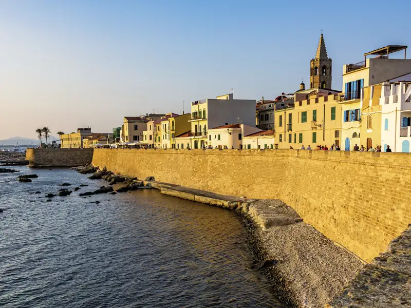 Bei unserer Studienreise mit Muße nach Sardinien übernachten wir auch in der Nähe von Alghero und haben Zeit, die schöne Altstadt zu besichtigen.