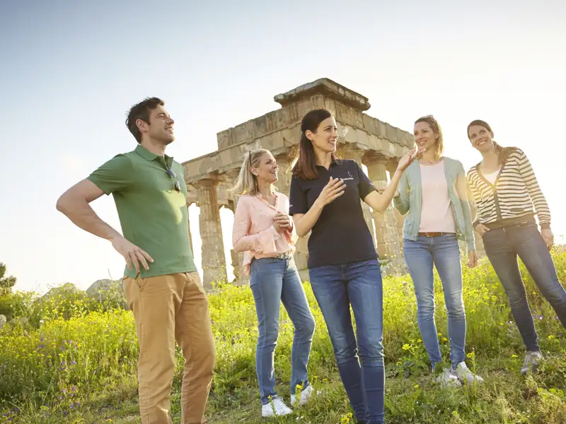Während einer Rundreise mit Studiosus werden die Gäste stets umfassend durch exzellente Studiosus-Reiseleiter und -Reiseleiterinnen betreut.
