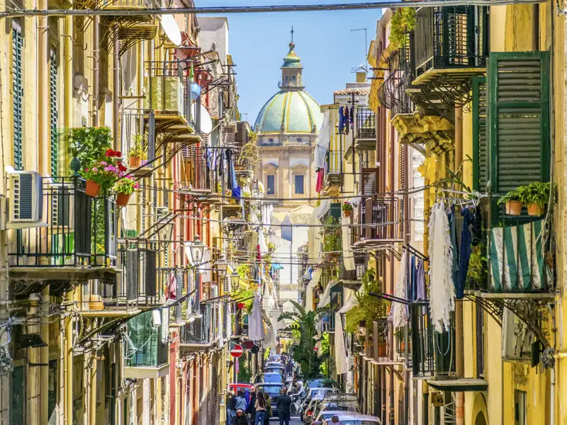 Auf der klassischen Studienreise nach Sizilien lernen Sie gemeinsam mit Ihrer Reiseleiterin die Stadt Palermo und ihre Kunstschätze kennen.