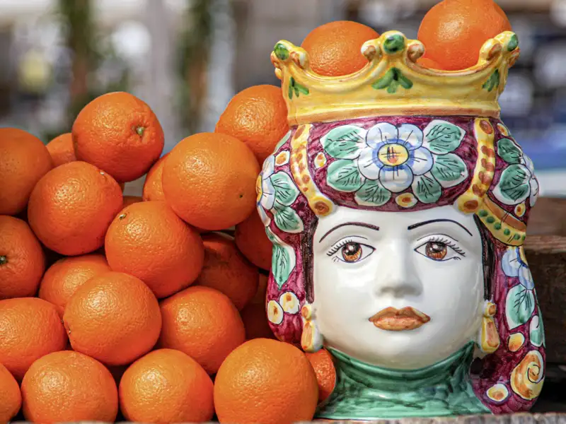 Auf der klassischen Studienreise nach Sizilien lernen Sie gemeinsam mit Ihrer Reiseleiterin die landschaftlichen, kulturellen und kulinarischen Höhepunkte der Mittelmeerinsel kennen.